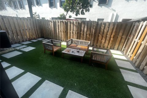 Снять в аренду таунхаус в Хомстед, Флорида 3 спальни, 153.85м2, № 1986137 - фото 15