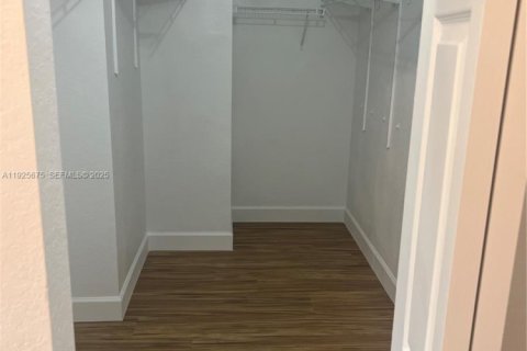 Снять в аренду таунхаус в Хомстед, Флорида 3 спальни, 153.85м2, № 1986137 - фото 14