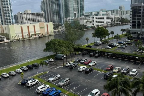 Кондоминиум с 1 спальней в Халландейл-Бич, Флорида № 2024110