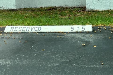 Condo in Hallandale Beach, Florida, 1 bedroom  № 2024110 - photo 18