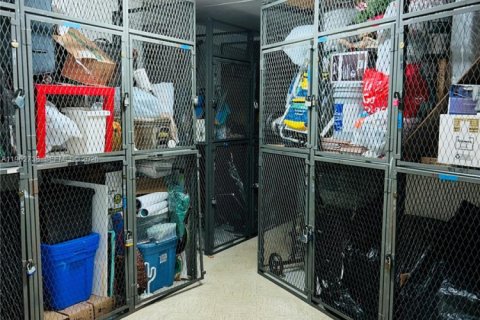 Condo in Hallandale Beach, Florida, 1 bedroom  № 2024110 - photo 29