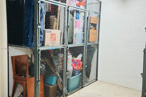 Condo in Hallandale Beach, Florida, 1 bedroom  № 2024110 - photo 30