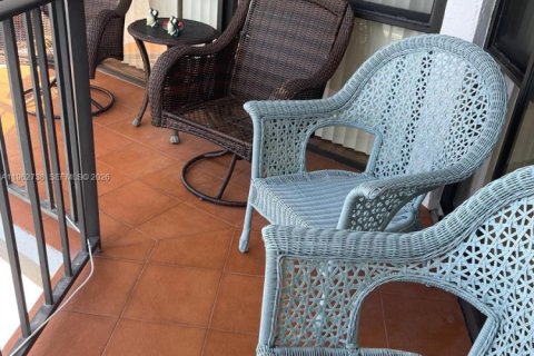 Condo in Hallandale Beach, Florida, 1 bedroom  № 2024110 - photo 14