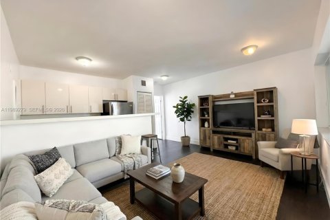 Apartamento en alquiler en Miami, Florida, 1 dormitorio, 47.84 m2 № 2051741 - foto 2