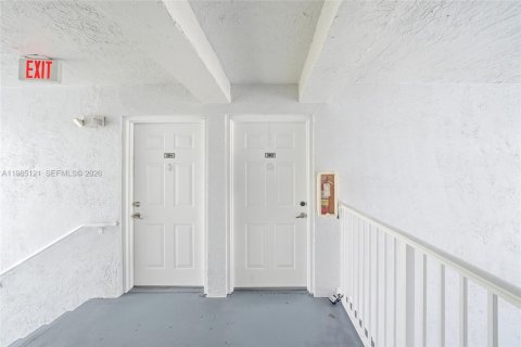 Copropriété à vendre à Davie, Floride: 1 chambre, 76.46 m2 № 2046927 - photo 2