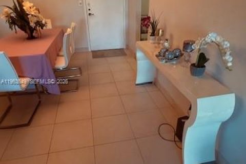 Copropriété à vendre à Pembroke Pines, Floride: 2 chambres, 91.04 m2 № 2025623 - photo 12