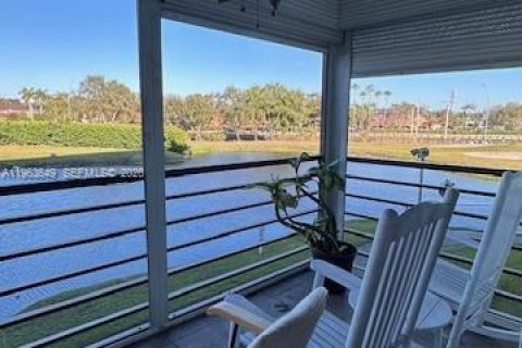 Copropriété à vendre à Pembroke Pines, Floride: 2 chambres, 91.04 m2 № 2025623 - photo 5