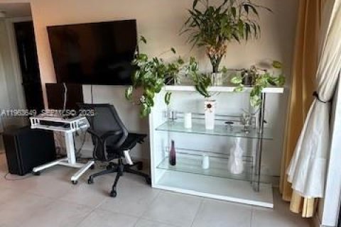 Copropriété à vendre à Pembroke Pines, Floride: 2 chambres, 91.04 m2 № 2025623 - photo 4