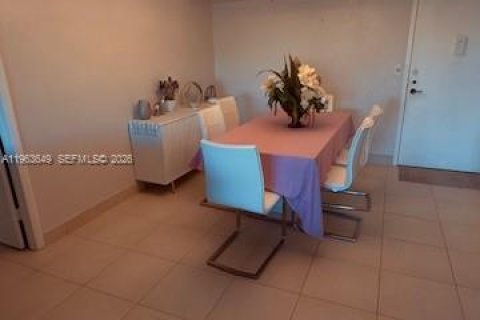 Copropriété à vendre à Pembroke Pines, Floride: 2 chambres, 91.04 m2 № 2025623 - photo 11