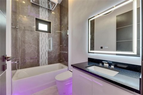 Купить виллу или дом в Аполло-Бич, Флорида 8 комнат, 196.49м2, № 1757731 - фото 11