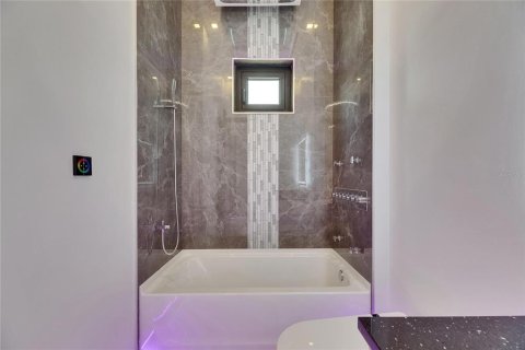 Купить виллу или дом в Аполло-Бич, Флорида 8 комнат, 196.49м2, № 1757731 - фото 12