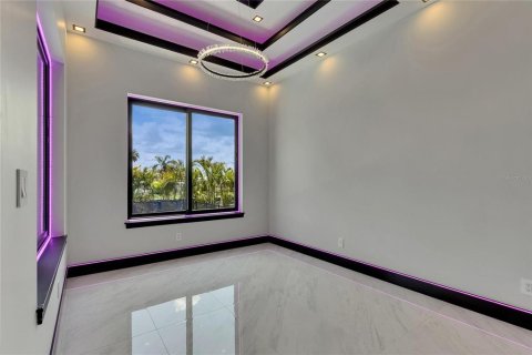 Купить виллу или дом в Аполло-Бич, Флорида 8 комнат, 196.49м2, № 1757731 - фото 29