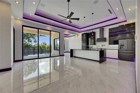 Купить виллу или дом в Аполло-Бич, Флорида 8 комнат, 196.49м2, № 1757731 - фото 23