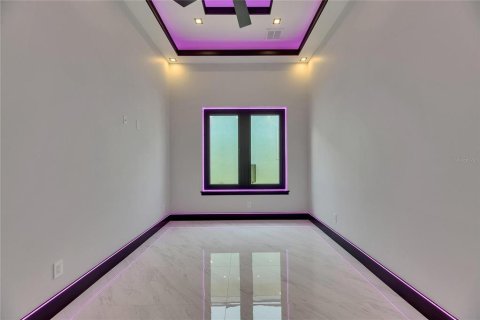 Купить виллу или дом в Аполло-Бич, Флорида 8 комнат, 196.49м2, № 1757731 - фото 18