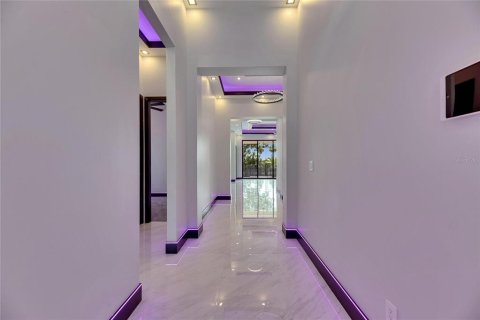 Купить виллу или дом в Аполло-Бич, Флорида 8 комнат, 196.49м2, № 1757731 - фото 6