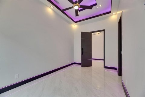 Купить виллу или дом в Аполло-Бич, Флорида 8 комнат, 196.49м2, № 1757731 - фото 20