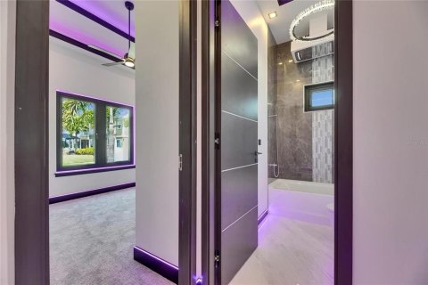 Купить виллу или дом в Аполло-Бич, Флорида 8 комнат, 196.49м2, № 1757731 - фото 7