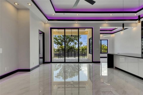 Купить виллу или дом в Аполло-Бич, Флорида 8 комнат, 196.49м2, № 1757731 - фото 28