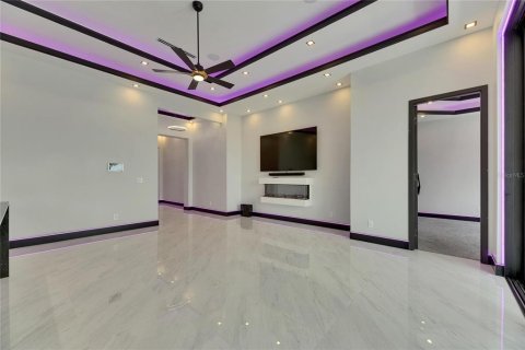 Купить виллу или дом в Аполло-Бич, Флорида 8 комнат, 196.49м2, № 1757731 - фото 25