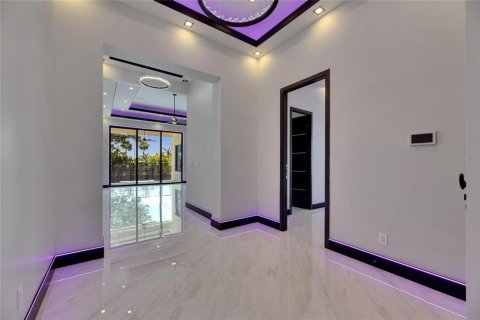 Купить виллу или дом в Аполло-Бич, Флорида 8 комнат, 196.49м2, № 1757731 - фото 16