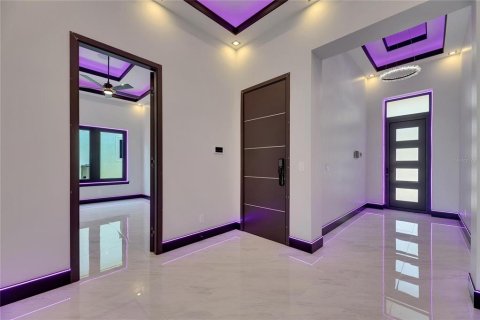 Купить виллу или дом в Аполло-Бич, Флорида 8 комнат, 196.49м2, № 1757731 - фото 17