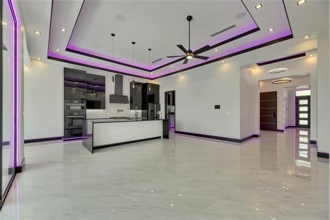 Купить виллу или дом в Аполло-Бич, Флорида 8 комнат, 196.49м2, № 1757731 - фото 24