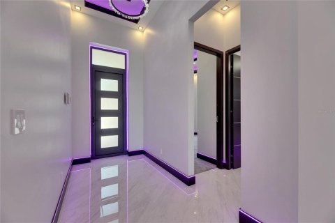 Купить виллу или дом в Аполло-Бич, Флорида 8 комнат, 196.49м2, № 1757731 - фото 5