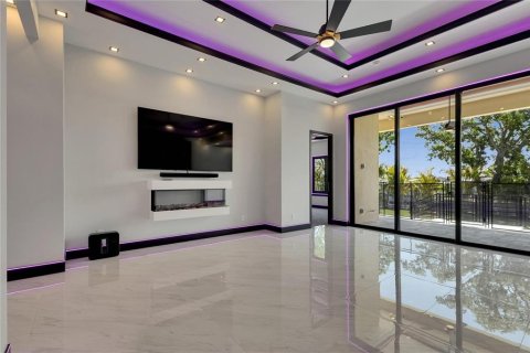 Купить виллу или дом в Аполло-Бич, Флорида 8 комнат, 196.49м2, № 1757731 - фото 27