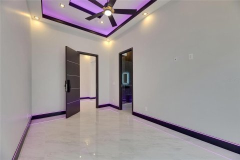 Купить виллу или дом в Аполло-Бич, Флорида 8 комнат, 196.49м2, № 1757731 - фото 19