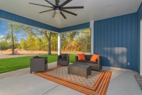 House in Baker, Florida 4 bedrooms, 205.69 sq.m. № 561613 - photo 1