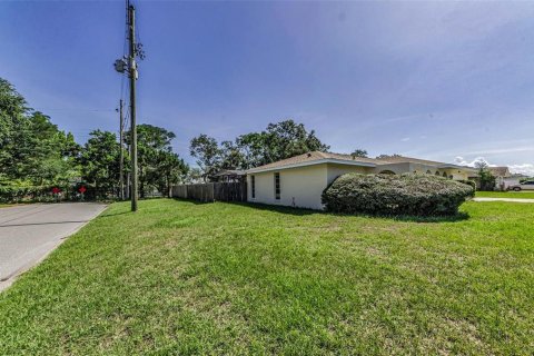 House in Clearwater, Florida 4 bedrooms, 172.33 sq.m. № 1784537 - photo 30
