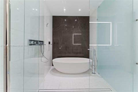 Copropriété à louer à Miami, Floride: 2 chambres, 146.6 m2 № 1956022 - photo 16