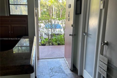 Condo in Aventura, Florida, 1 bedroom  № 1705921 - photo 6