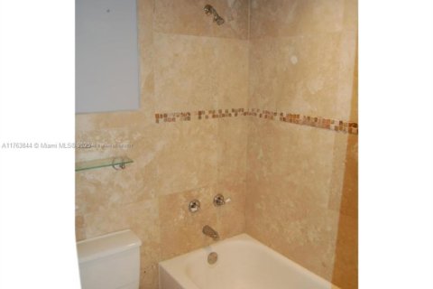 Condo in Aventura, Florida, 1 bedroom  № 1705921 - photo 4