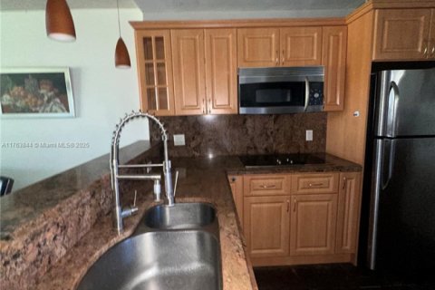 Condo in Aventura, Florida, 1 bedroom  № 1705921 - photo 12