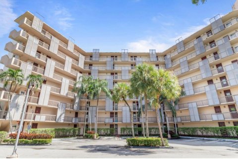 Condo in Aventura, Florida, 1 bedroom  № 1705921 - photo 1