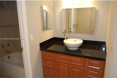 Condo in Aventura, Florida, 1 bedroom  № 1705921 - photo 3
