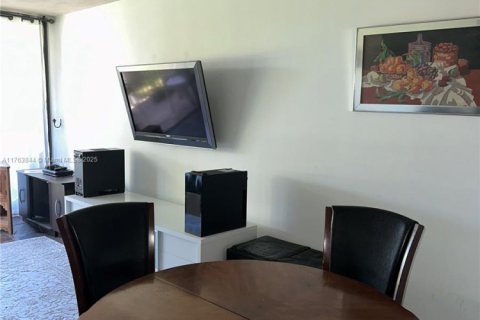 Condo in Aventura, Florida, 1 bedroom  № 1705921 - photo 8