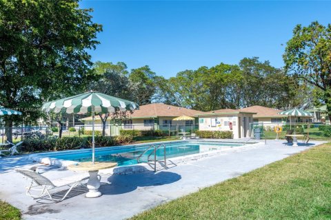 Купить кондоминиум в Корал-Спрингс, Флорида 2 спальни, 73.39м2, № 1971011 - фото 18