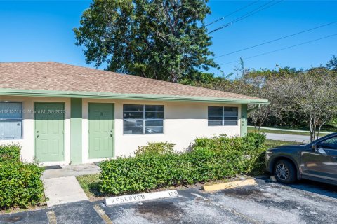 Купить кондоминиум в Корал-Спрингс, Флорида 2 спальни, 73.39м2, № 1971011 - фото 1