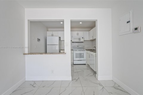 Купить кондоминиум в Корал-Спрингс, Флорида 2 спальни, 73.39м2, № 1971011 - фото 6