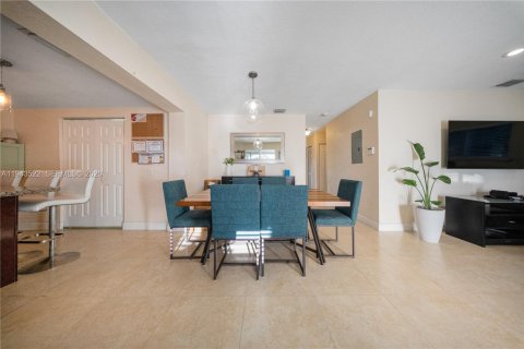 Villa ou maison à louer à Miami, Floride: 3 chambres, 143.63 m2 № 2000504 - photo 5