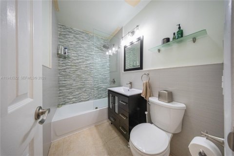 Villa ou maison à louer à Miami, Floride: 3 chambres, 143.63 m2 № 2000504 - photo 15