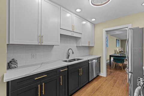 Condominio en venta en Saint Petersburg, Florida, 2 dormitorios, 130.06 m2 № 2221263 - foto 11