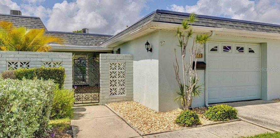Condominio en Saint Petersburg, Florida, 2 dormitorios № 2221263