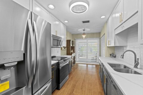 Condominio en venta en Saint Petersburg, Florida, 2 dormitorios, 130.06 m2 № 2221263 - foto 9