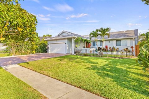 Casa en venta en Palm Harbor, Florida, 4 dormitorios, 152.73 m2 № 1902715 - foto 2