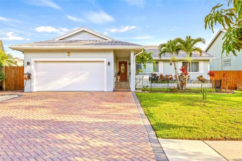 Casa en venta en Palm Harbor, Florida, 4 dormitorios, 152.73 m2 № 1902715 - foto 1