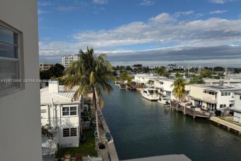 Copropriété à vendre à Miami Beach, Floride: 2 chambres, 95.69 m2 № 2036249 - photo 18