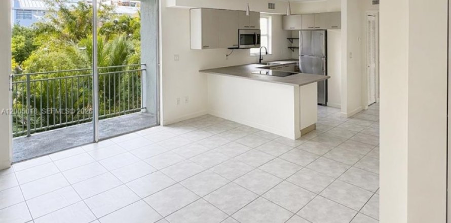 Condominio en Miami, Florida, 1 dormitorio  № 2069027